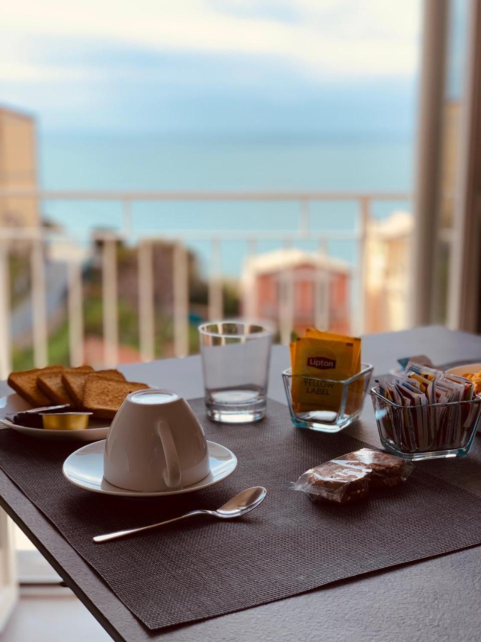 Cinque Terre Coast To Coast Hotel ริโอมัจโจเร ภายนอก รูปภาพ