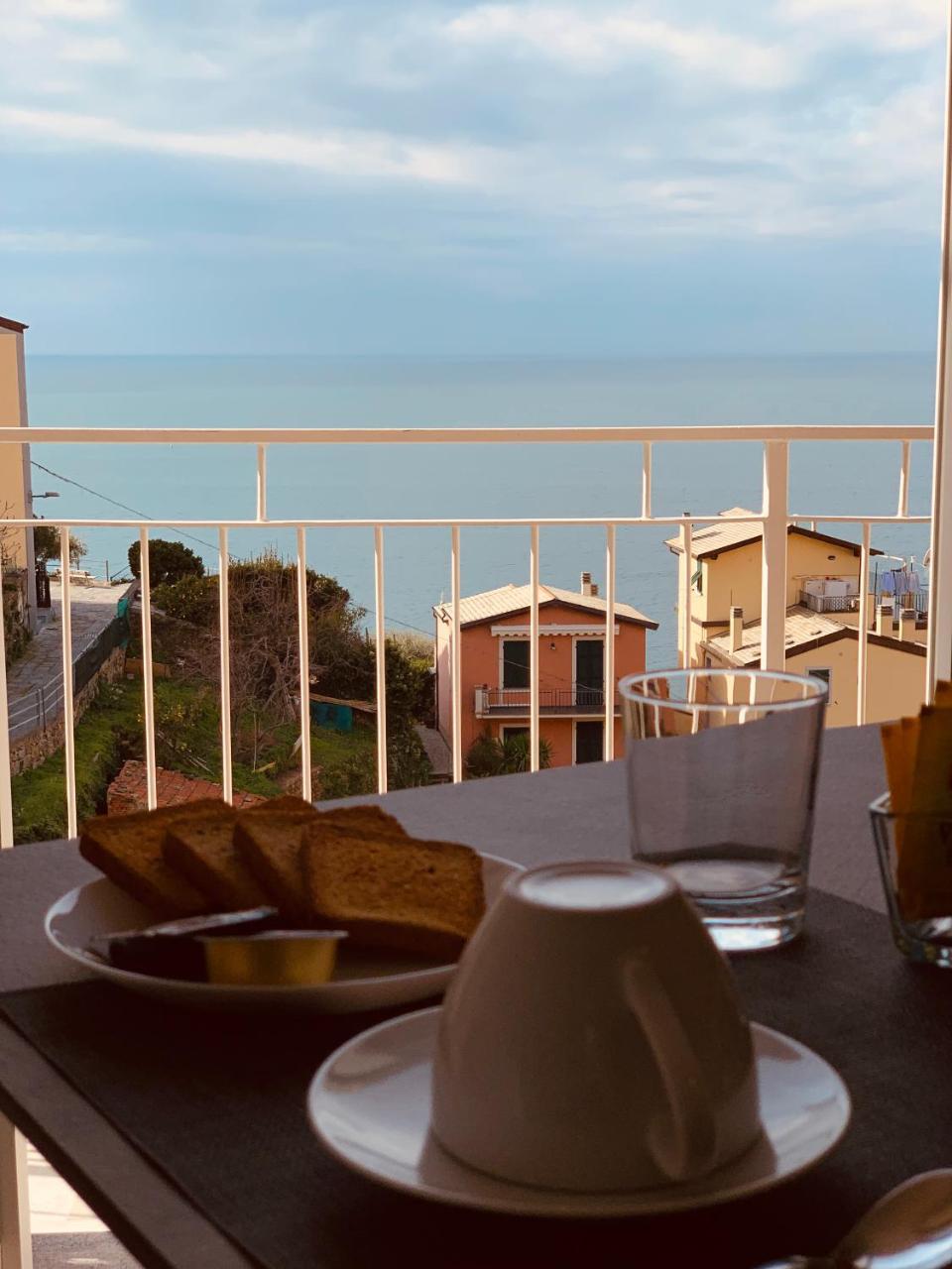 Cinque Terre Coast To Coast Hotel ริโอมัจโจเร ภายนอก รูปภาพ